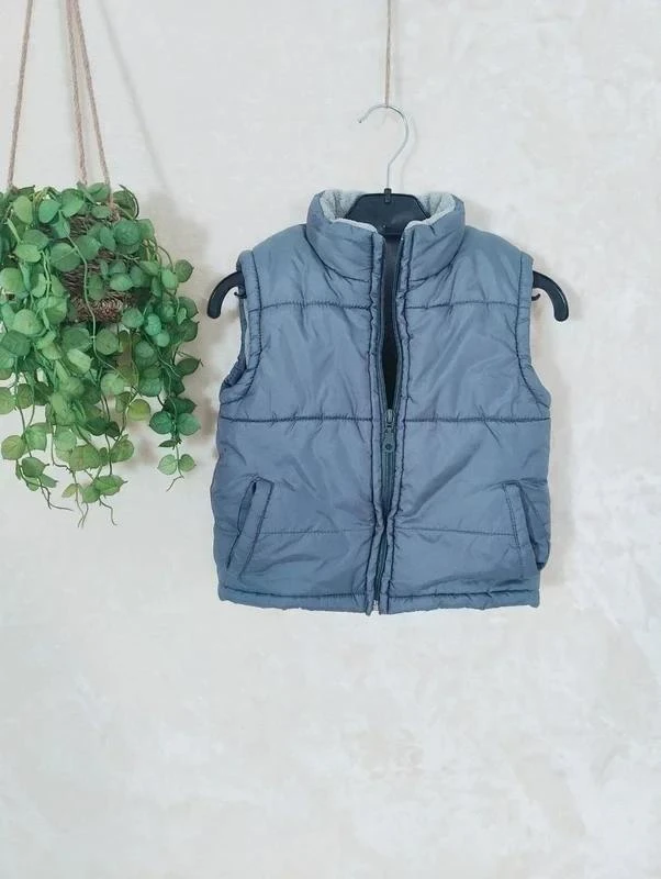 💎 Sleeveless gray puffer jacket • 2 years old • Trendy 💎 – photo 2